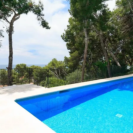 Uhc Reus Family Complex Apartment